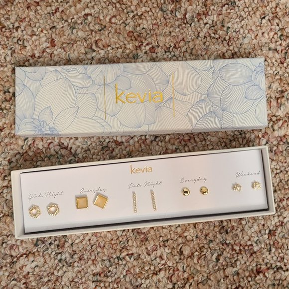 Kevia Jewelry - Kevia Set of 5 Gold Pairs of Earrings *ALL reasonable offers will be accepted!*